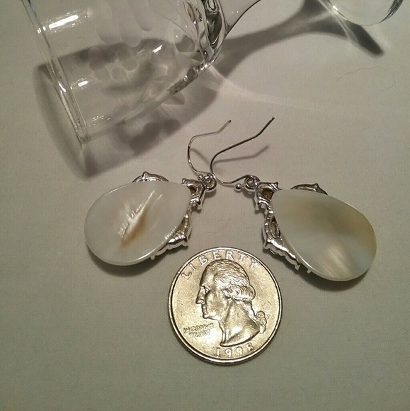 Genuine shell and rhinestone earrings - Picture 3 of 3